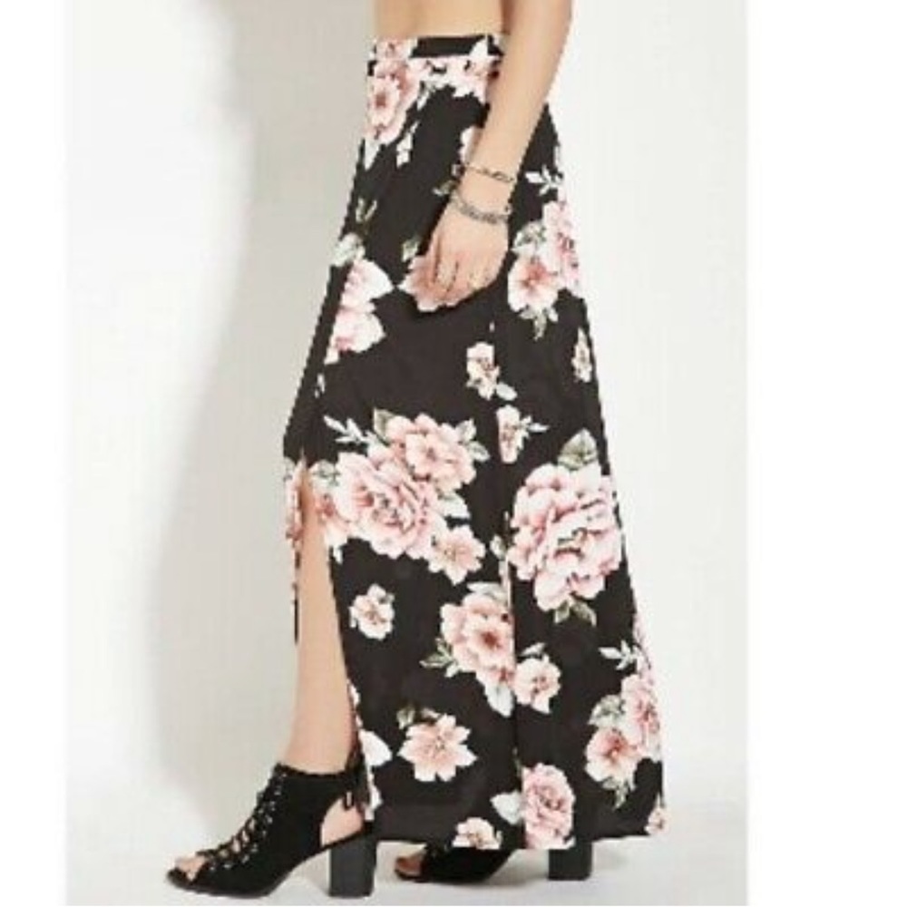 FOREVER 21 Floral Print Slit Maxi Skirt Size Small